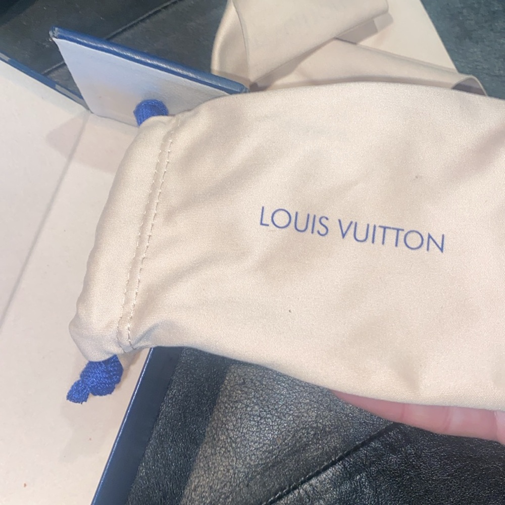 Louis Vuitton Black Sunglasses Modern Aviator Style - Picture 9 of 17